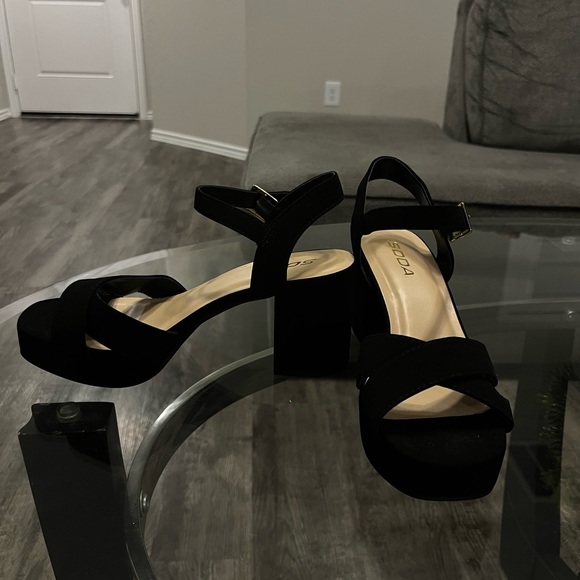 Soda Women's Elegant Black Heels - Picture 1 of 2